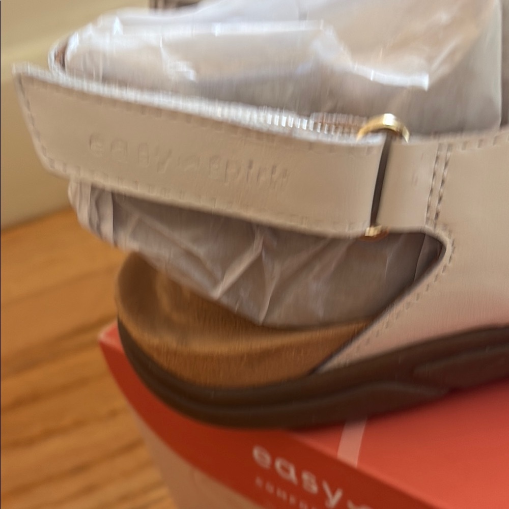 Easy Spirit White Woven Sandals - Picture 4 of 5